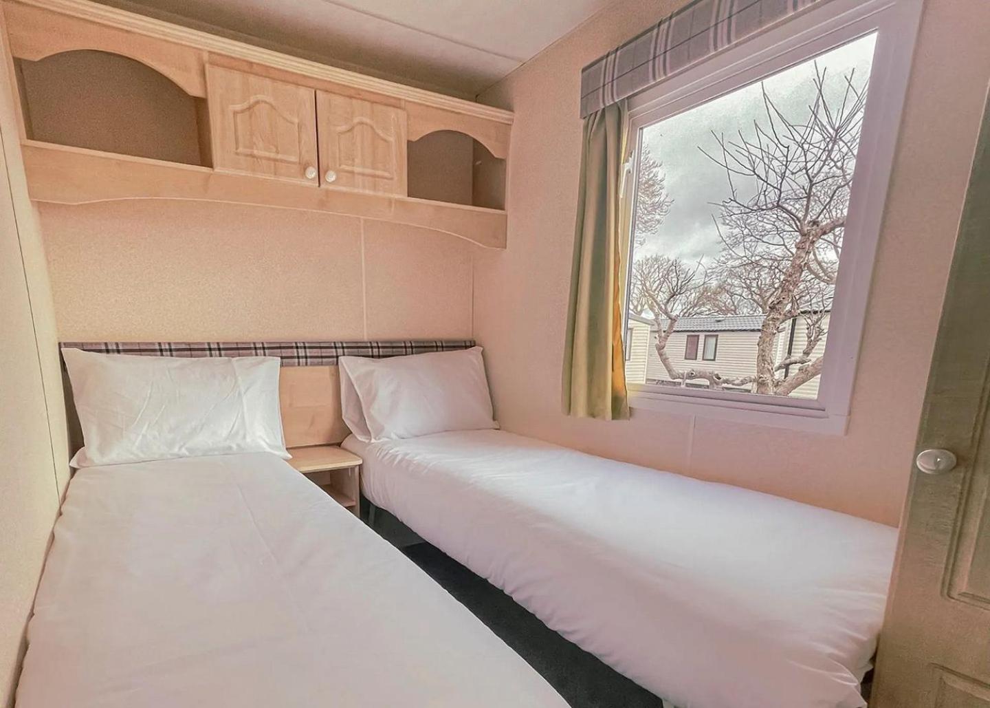 Orchards Holiday Park Newbridge  Szoba fotó