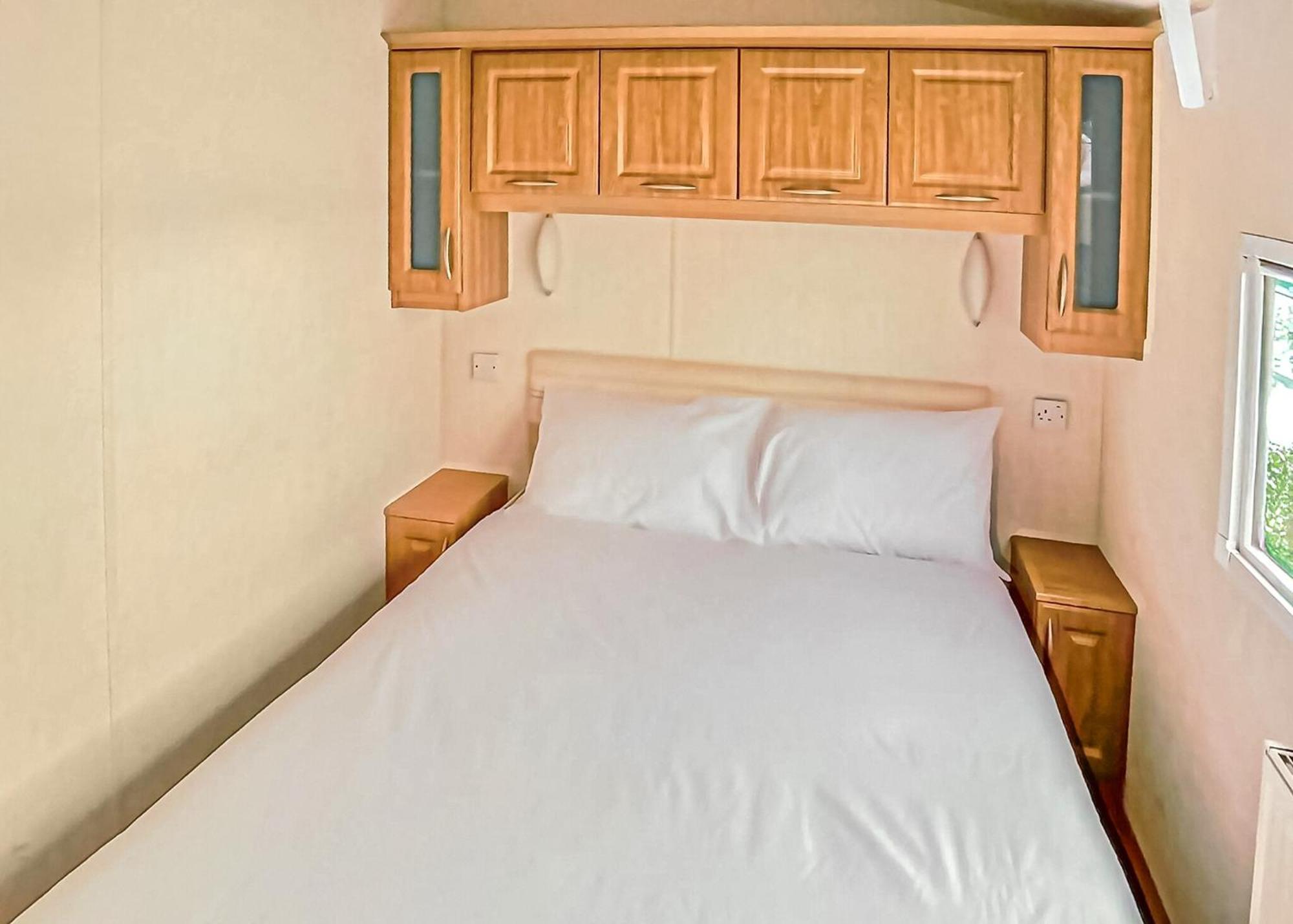 Orchards Holiday Park Newbridge  Szoba fotó