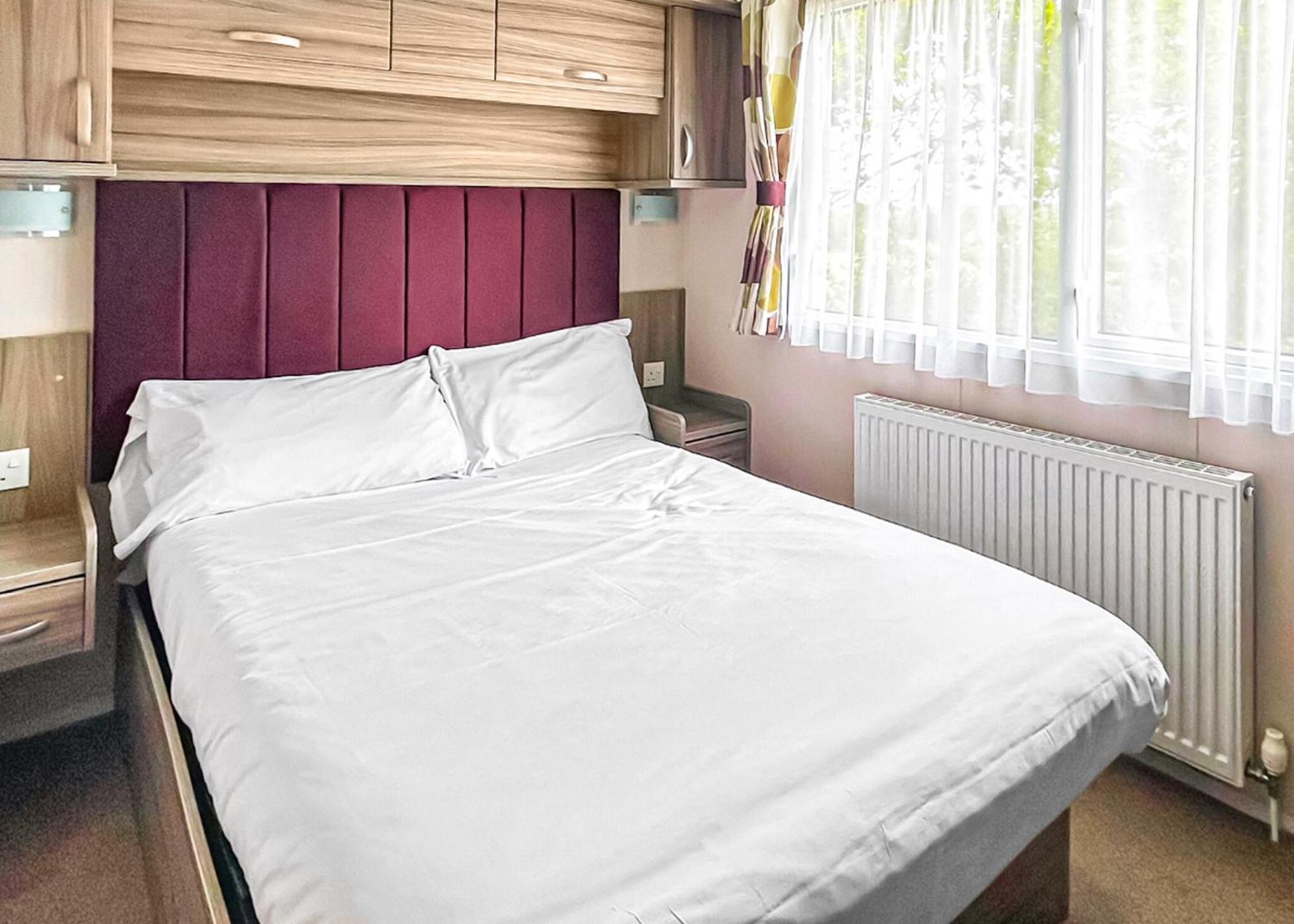 Orchards Holiday Park Newbridge  Szoba fotó