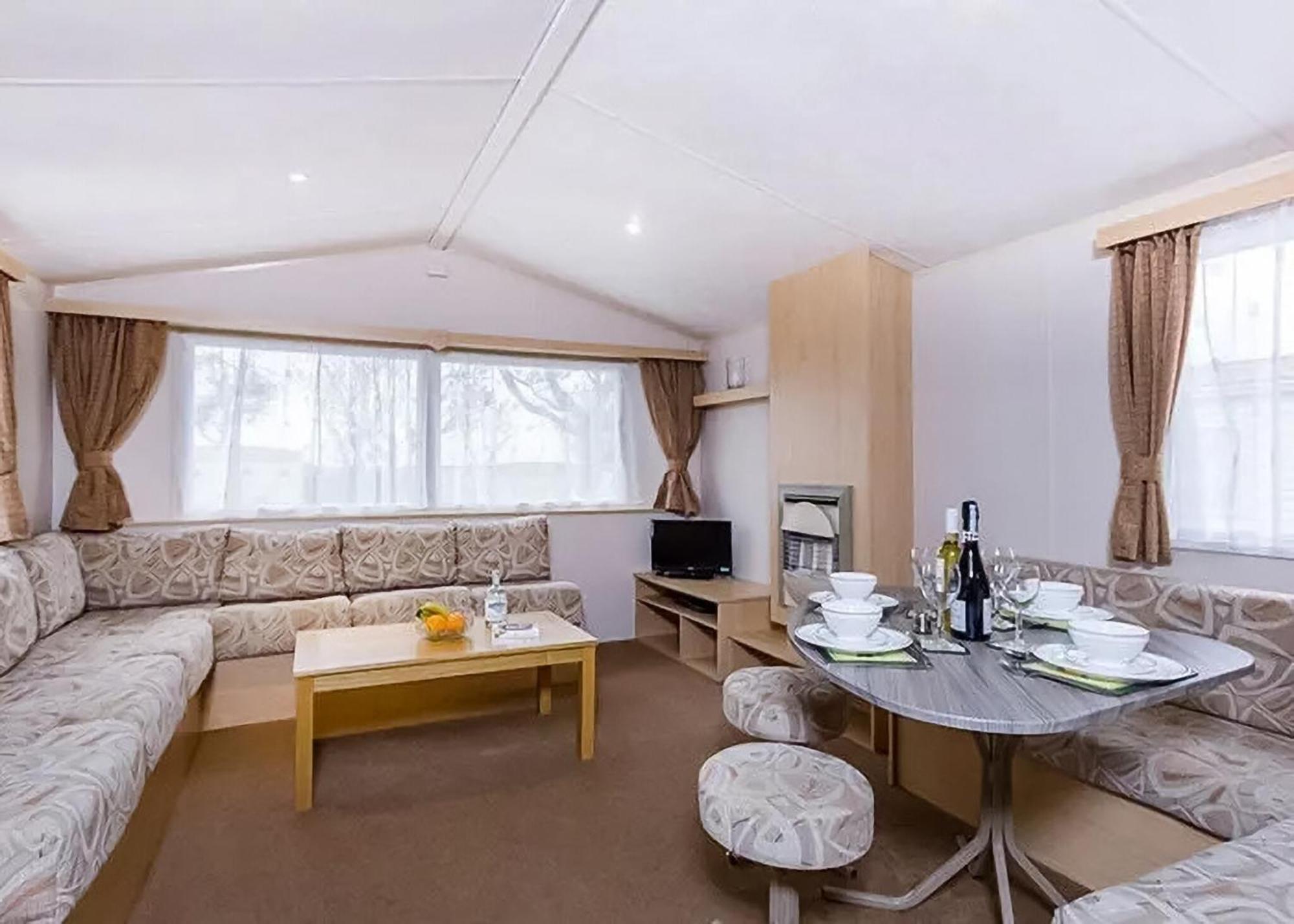 Orchards Holiday Park Newbridge  Szoba fotó