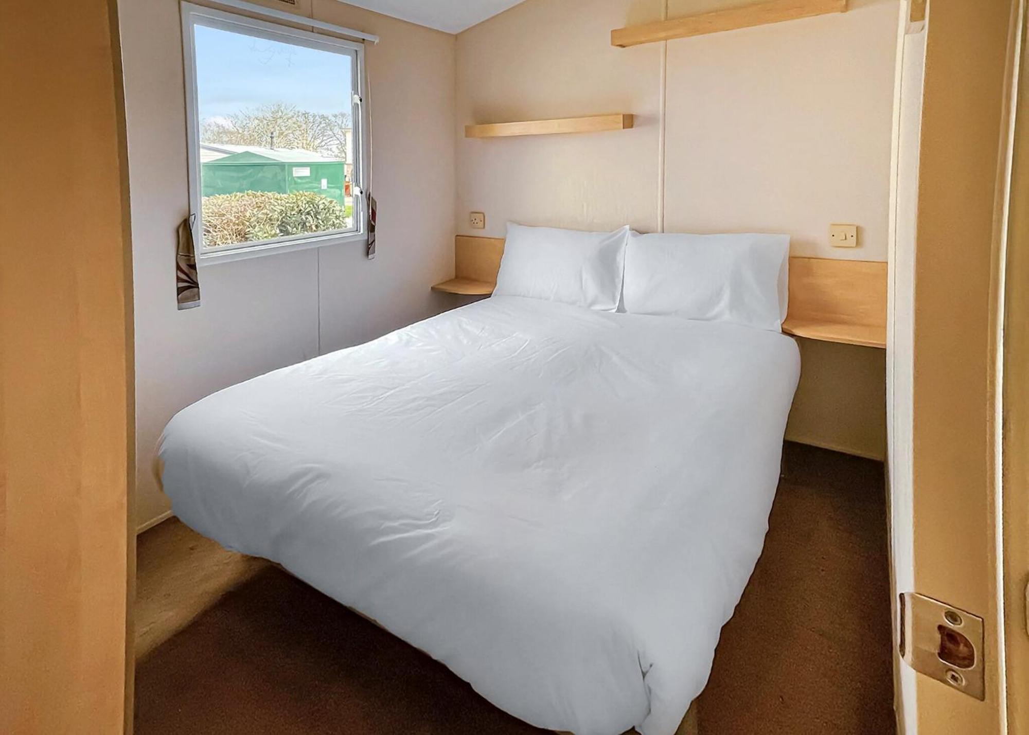 Orchards Holiday Park Newbridge  Szoba fotó