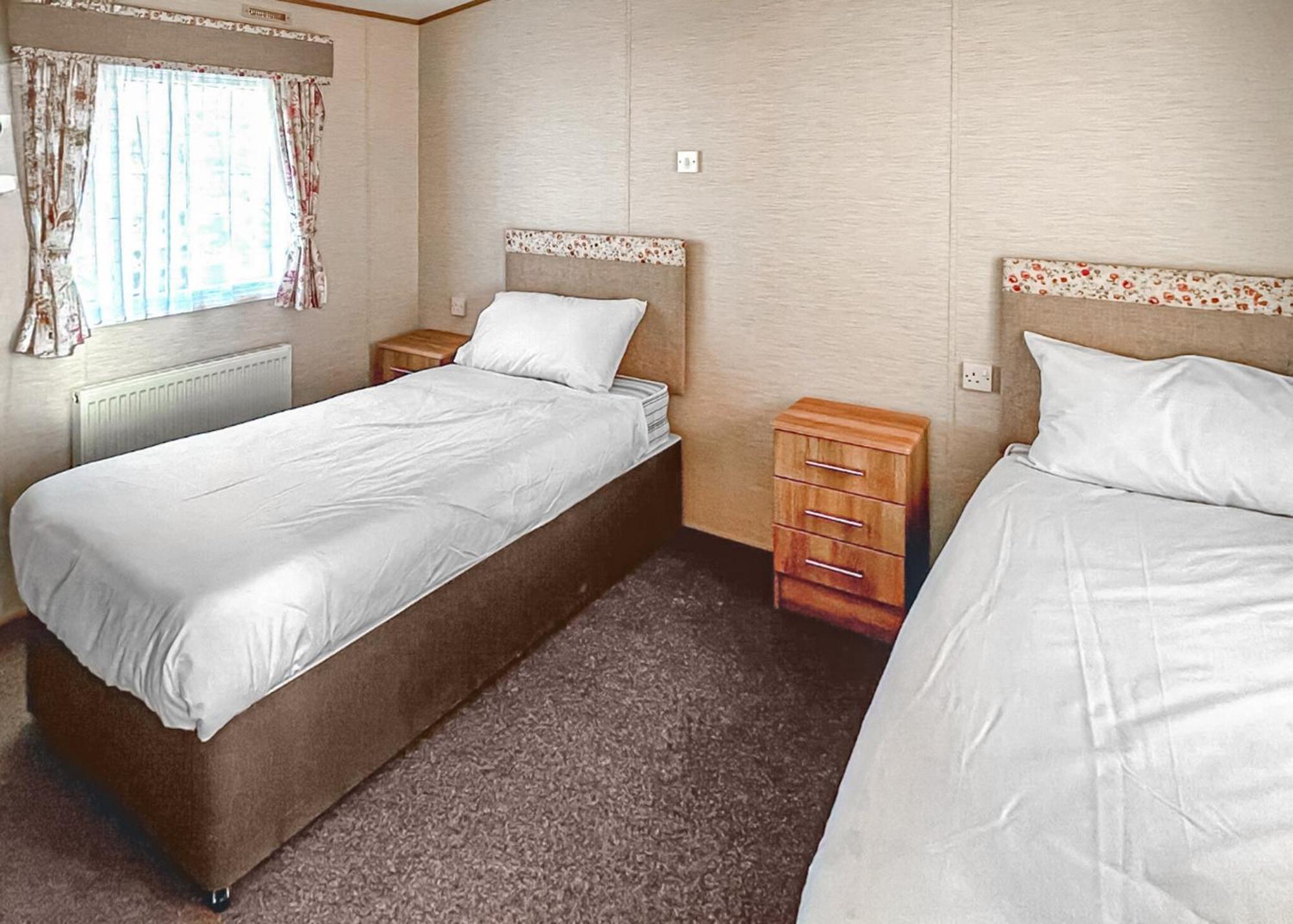 Orchards Holiday Park Newbridge  Szoba fotó
