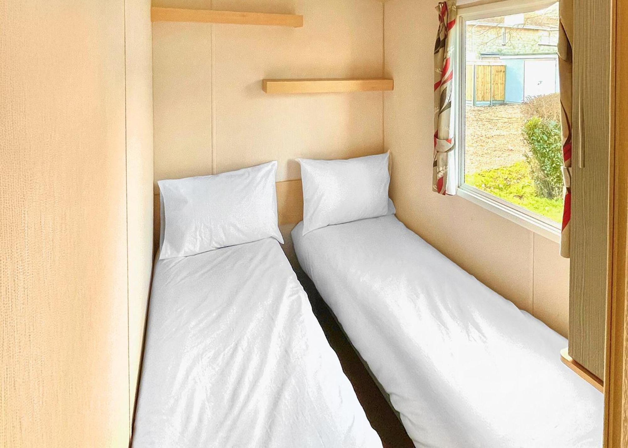 Orchards Holiday Park Newbridge  Szoba fotó